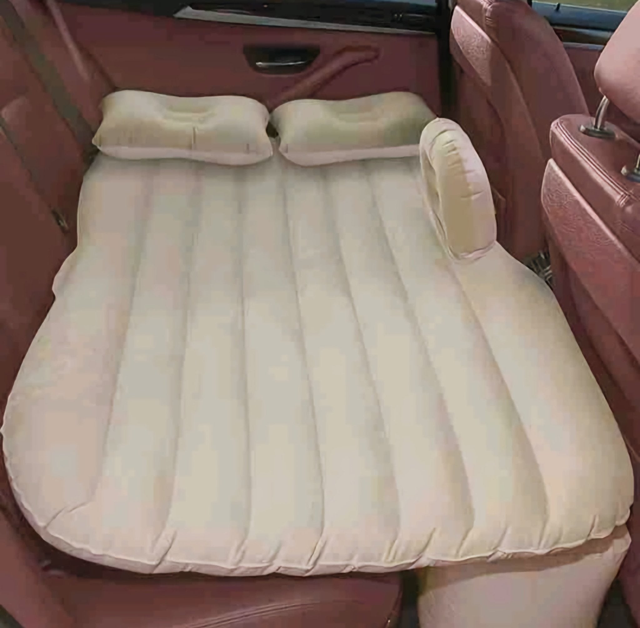 Auto Dušek sa Pumpom i Jastucima